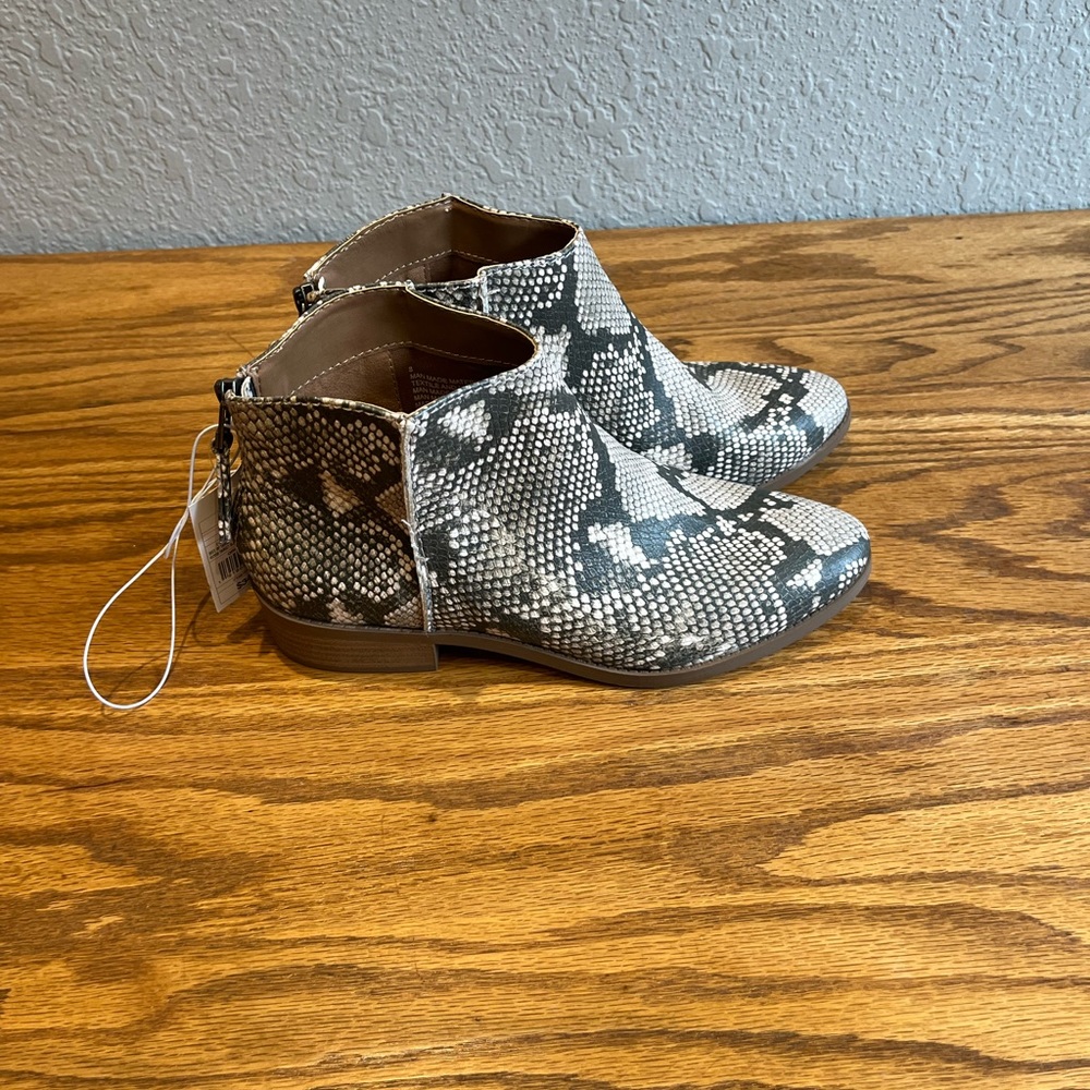Universal Thread boots. - Picture 2 of 5